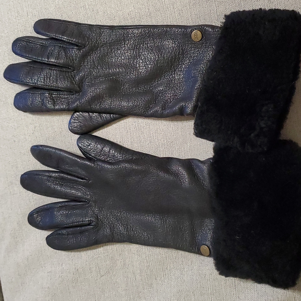 Leather UGG women's gloves size Medium